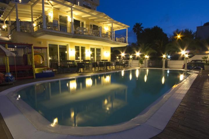 Hotel Mocambo Piscina E Spiaggia San Benedetto del Tronto Luaran gambar