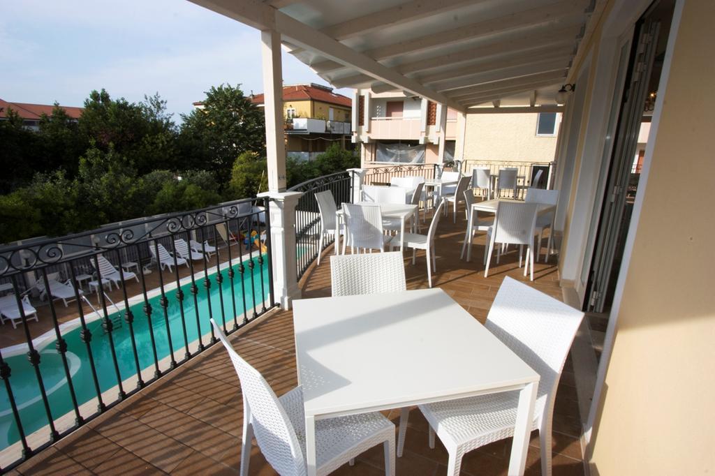 Hotel Mocambo Piscina E Spiaggia San Benedetto del Tronto Luaran gambar