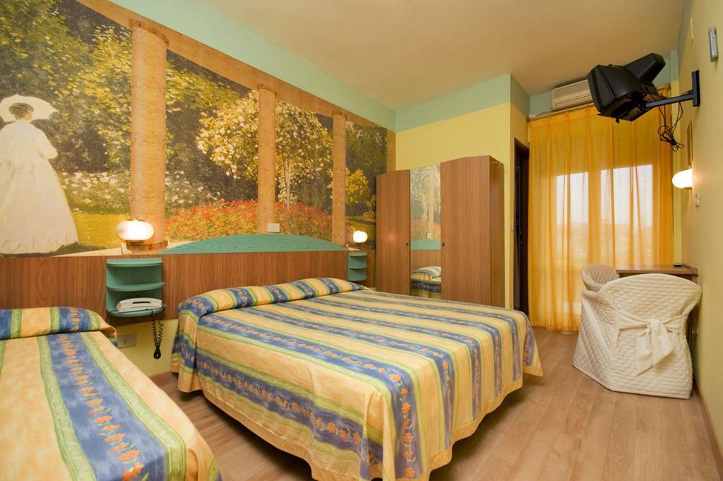 Hotel Mocambo Piscina E Spiaggia San Benedetto del Tronto Luaran gambar