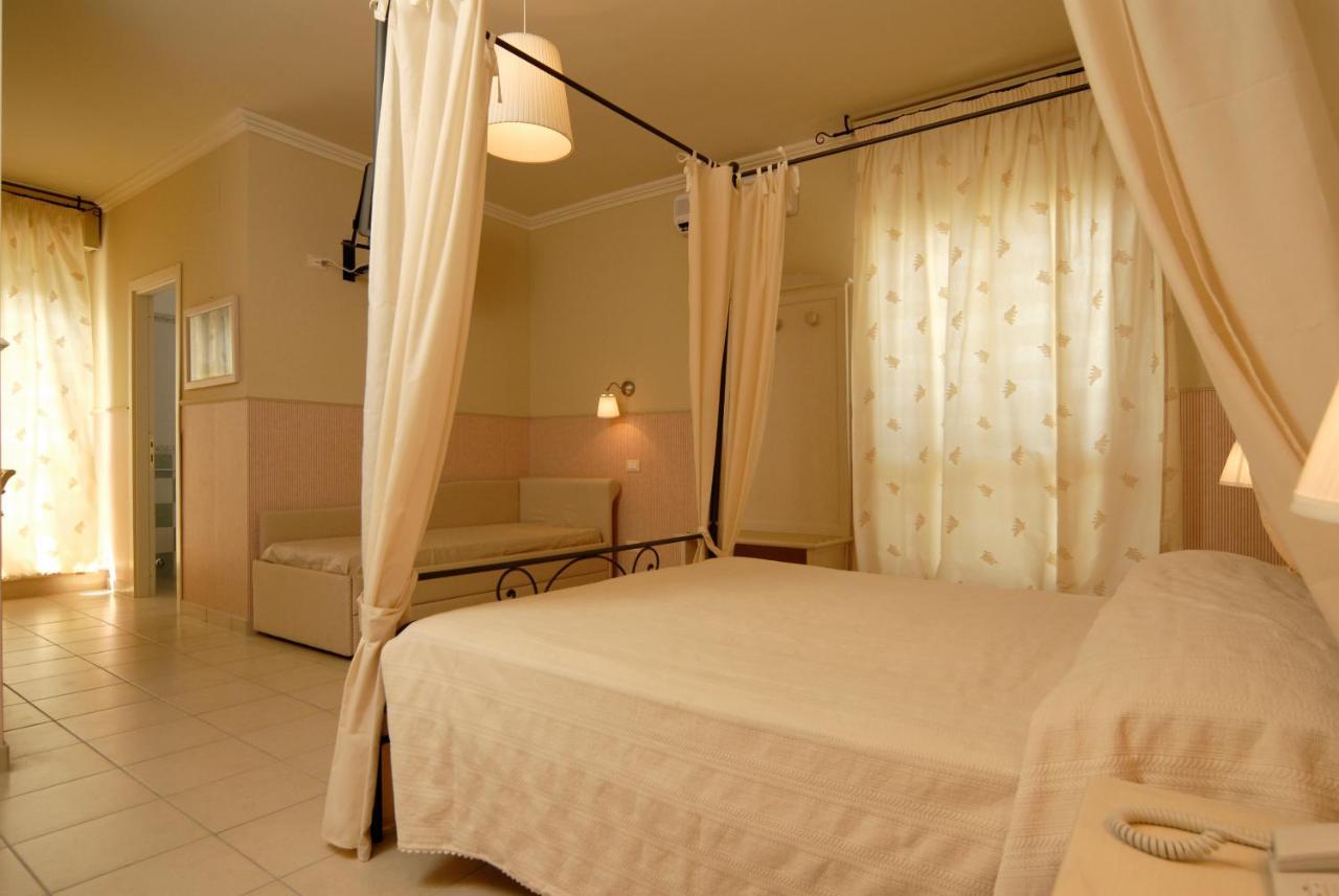 Hotel Mocambo Piscina E Spiaggia San Benedetto del Tronto Luaran gambar