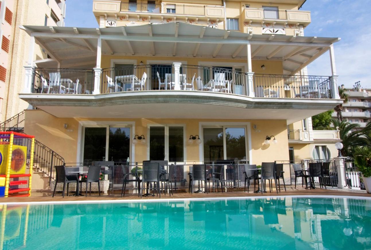 Hotel Mocambo Piscina E Spiaggia San Benedetto del Tronto Luaran gambar