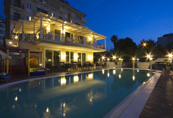 Hotel Mocambo Piscina E Spiaggia San Benedetto del Tronto Luaran gambar