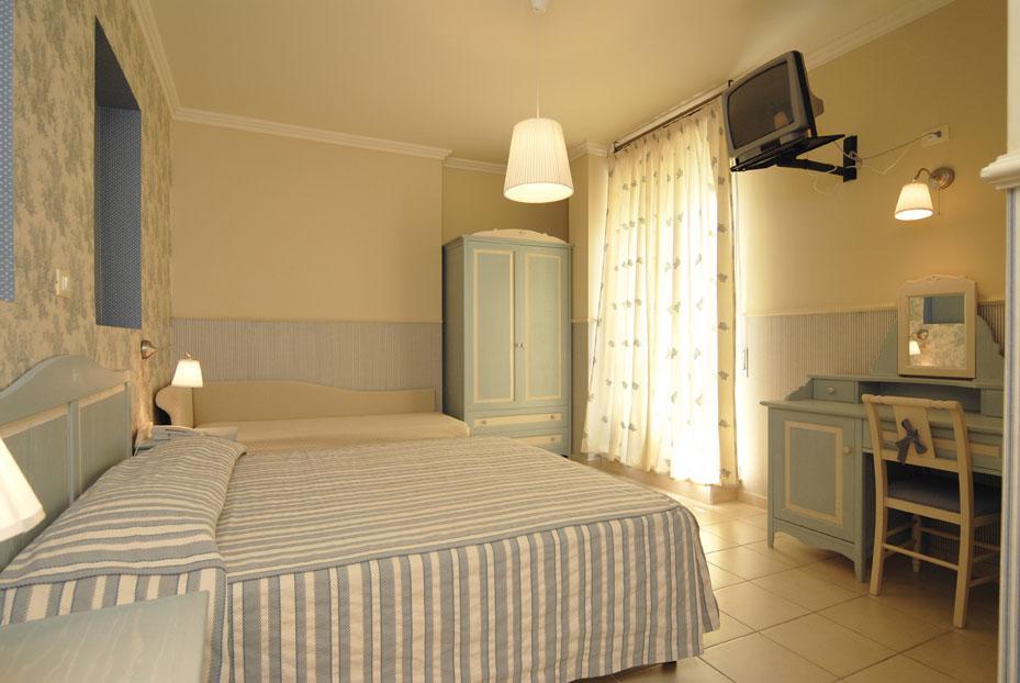 Hotel Mocambo Piscina E Spiaggia San Benedetto del Tronto Luaran gambar