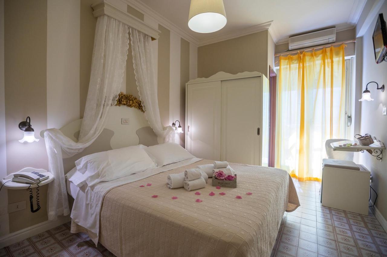 Hotel Mocambo Piscina E Spiaggia San Benedetto del Tronto Luaran gambar